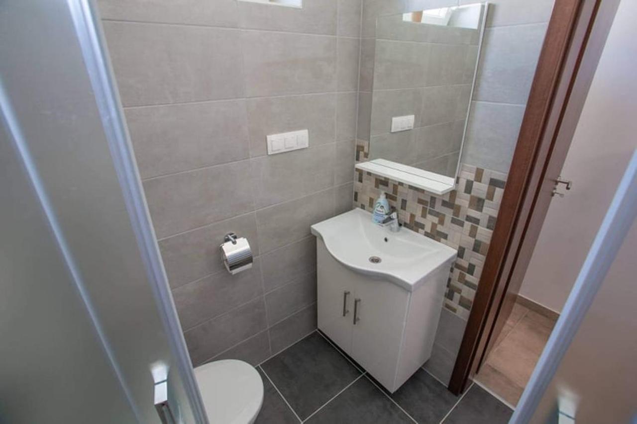 Sárvár Mona Apartman מראה חיצוני תמונה